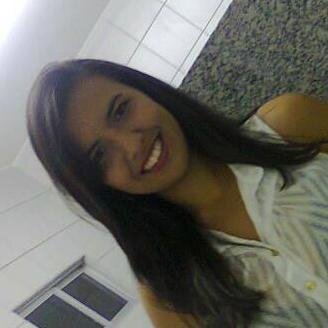 Sou escorpiana,sou alegre,curiosa,ciumenta e gosto muito de animais principalmente gatos,e sou Flamengista roxa......
