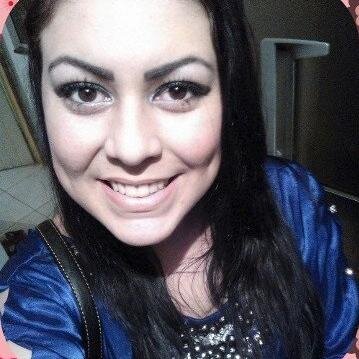 Uma garota que como qualquer outra, possui sonhos, desejos, incertezas  e medos, mas que acima de tudo é Feeliz ♪♪