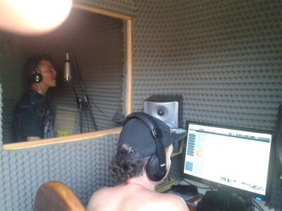 Personal logistico dedicado a produccion de eventos,contamos con l ultima tecnolo para su satisfaccion y estudio de prod musical.