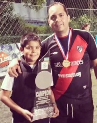 otros con el alcohol y algunos con el amor y yo con el futbol
