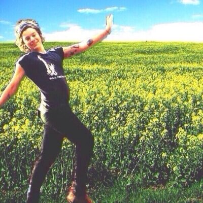 humansince95's profile picture. you just got a free follow, so please follow my lovely @stephaniebaun, so she can reach her goal