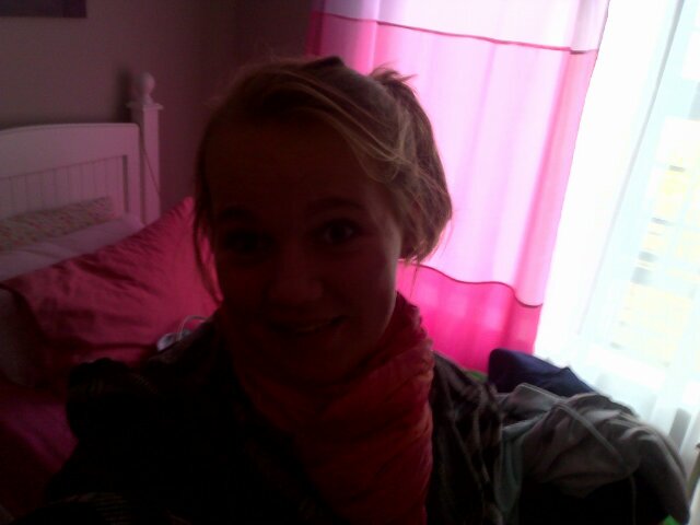 Blond hair,like to go out with friendzz, do modeling and play netball ,,