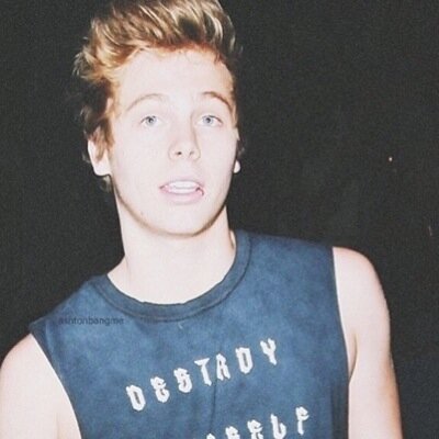Best 5SOS gifs ☻