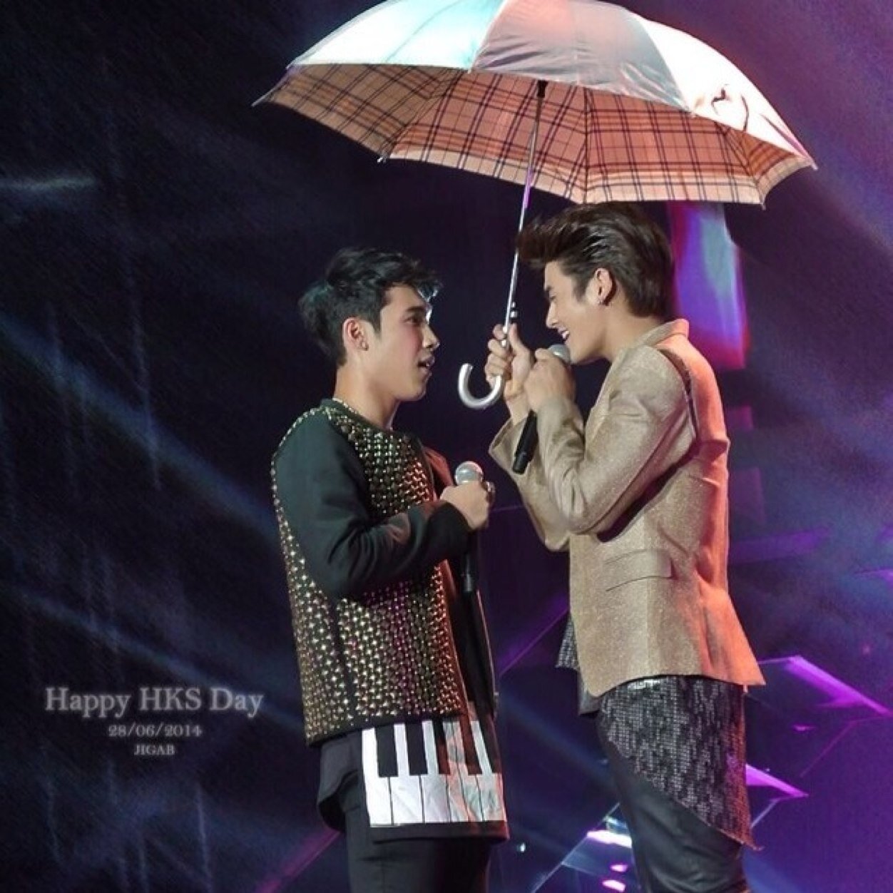 Support @Hunz_IPH & @kangsomm |RT HUNZKANGSOM