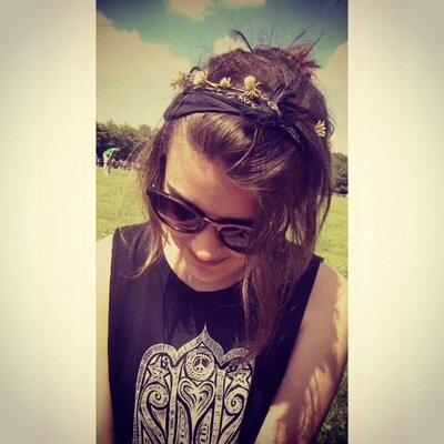 Love hardcor musik- BVB,BMTH,EC,OM&M,LP,Papa Roach ; scene hair styls ✌️and painting . Im bi-singel ❤️and i'm 15 :D kik me ❤️_rainbow_mashmelow_