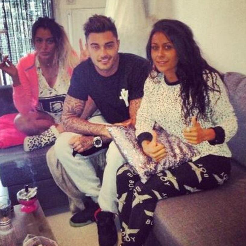 @TalOfficial merci de nous donner du plaisir à chanter la mieux mon idole. Shanna Thibault Anaïs je vous adore ! 3