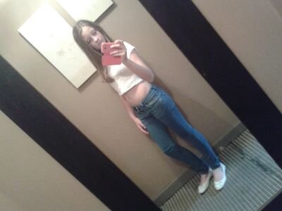 Hi.... I'm 11 ........I love Bailey Mcconnell.....my besties are Hayley Molly an  Brooke xoxo luv ya always girls xxx