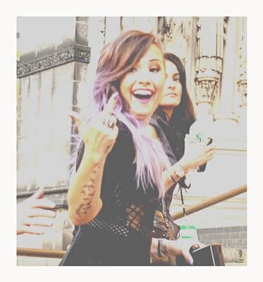 Im hear demi's heart♥