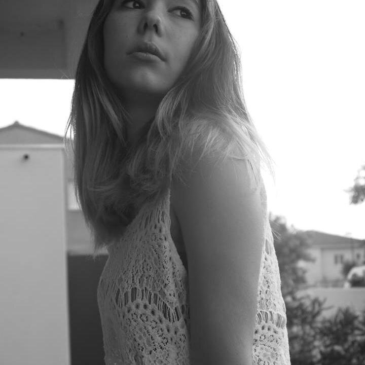 Smile guys! I'm no ordinary girl, I'm special. I love music, chips and hang out with friends. My life. Follow!

Follow me on Snapchat : Flandrescarlett.