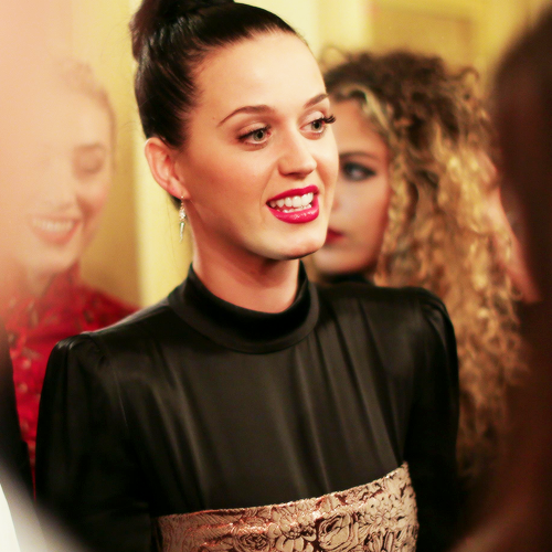 neutralperry's profile picture. 