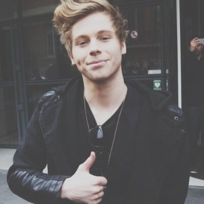 nothing makes me happier and nothing makes me sadder than Luke Hemmings