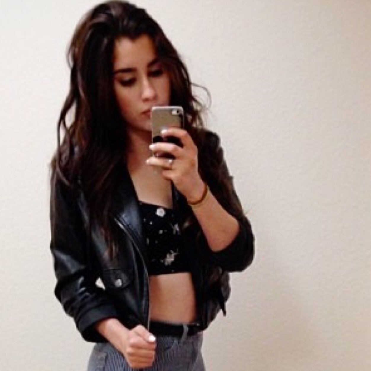 hey you're beautiful and i hope you have/had an amazing day. i gave you a free follow so please follow @laurjauregui in return thank you :)