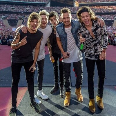 Chicas desconocidas, pero aun asi con 5 cosas en común, 5 razones por las que sonreir cada día. PINKI-DIRECTIONERS. #DirectionersAndaluzas #followback 0/5