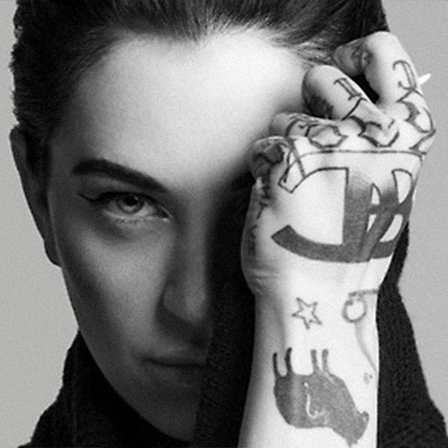 Club de fans de @PorcelainBlack en España / Consigue ya 'One Woman Army' en iTunes http://t.co/M12gFrI8dh |Porcelain Black España| #TRAINWRECK