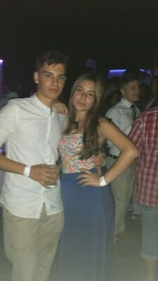 estudiante de la ESO ,, soi de mairena del alcor y betico hasta la muerte;) Enamorado de @saraRiMo, te quiero mas 3