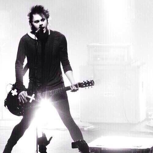 readbio4864456's profile picture. hi hunni, could you please follow @notmegangiles it would mean alot, if you already do i love you :-)