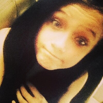 I love skating and listening to music kayci and lyn r my mains claytons my hubby/boyfriend
