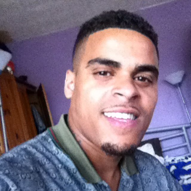 tyweezyb33's profile picture. Real didnt recognise real until fake showed up.