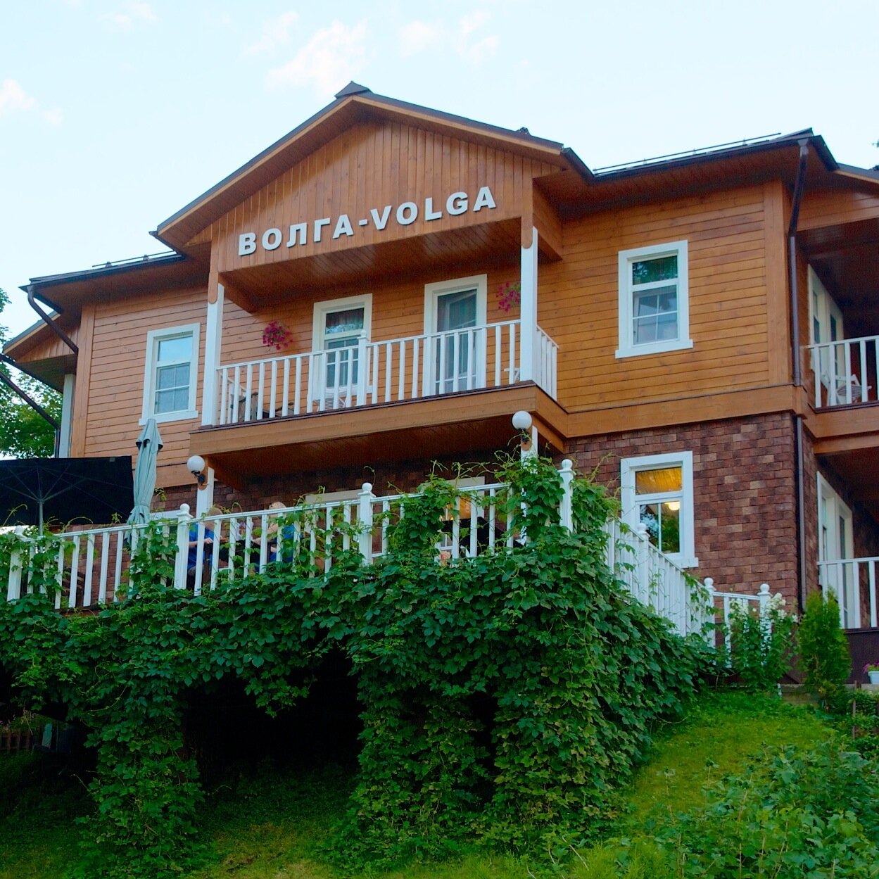 volgaples's profile picture. Европейское качество с русскими традициями, авторский дизайн, виды с открытой веранды на Волгу. Эко завтраки, обеды и ужины. Отдохните душой.