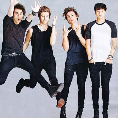 Official 5SOS Belgian Street Team ! Ashton/4 + band ! Cleo & Ayla