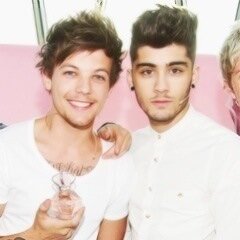 PLEASE FOLLOW MY MAIN ACCOUNT @UNITEDHES JUST ASK FOR A FOLLOW BACK, THANK YOU X