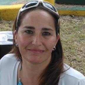 Con muchas ganas de vivir cada día mejor y deseo lograrlo junto a mis amores mi familia ....