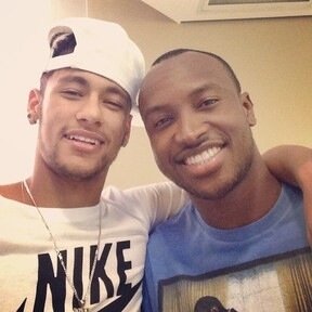FC dedicado aos pretos mais ousados do mundo @thiaguinhocomth e @neymarjr eu amo vcs !!  criado em : 05/02/12