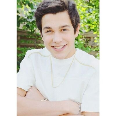 my love for austin is like the ocean, you can see the start but not the end.❤
