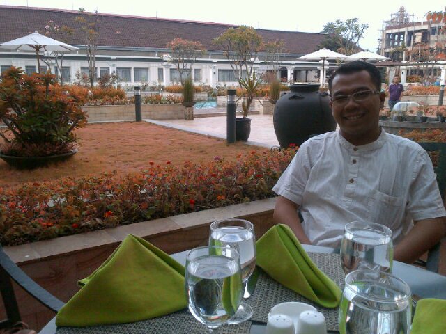 Dosen ( Mbeledos Gajine Se Sen) hehehehe, Peneliti Lepas Bid Kajian Pemerintahan, Ka Asrama,