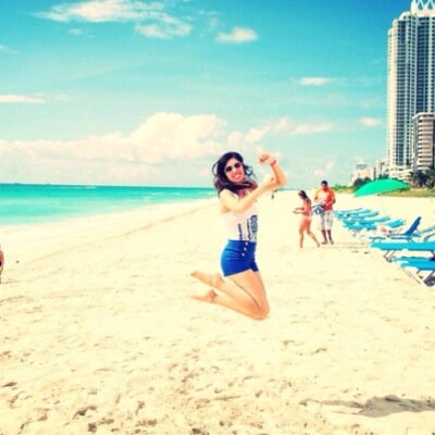 fcjornal's profile picture. Formada em Jornalismo e do signo de peixes. Brasileira de berço e coração, mas que também é apaixonada pela terra do Tio Sam. Meu maior amor: minha filha! ❤️