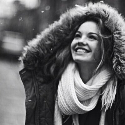 ''She had a face as pale as snow and lips as red as sin.'' #FreeRol