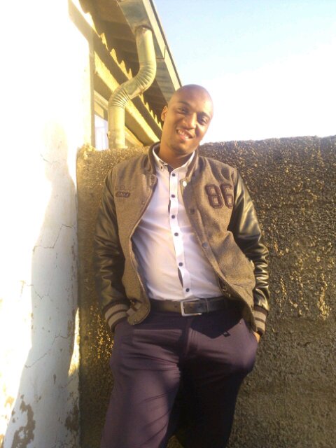 Basically what u see is what u get, my love for deepsoulful house is outta this world.. Not a dj but a music lover and collector!