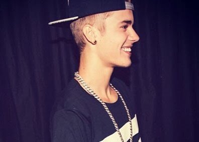 Don't follow this account, follow @50sombrasBieber //No sigas a esta cuenta, sigue a @50sombrasBieber
