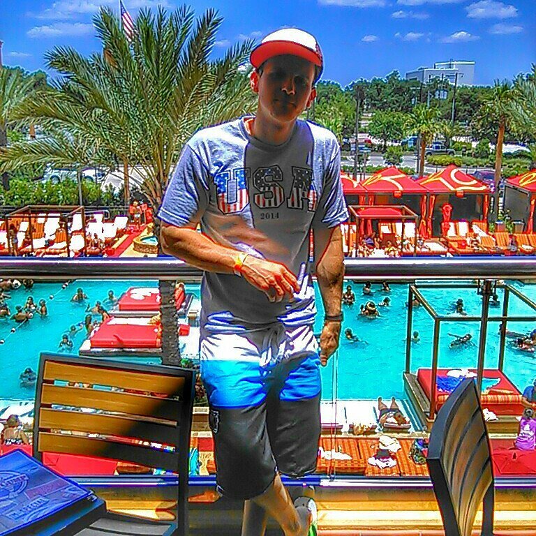 PRODUCTOR|COMPOSITOR|INTEGRANTE De @LosDeLaV Conocido Como EL DE LOS CONTROLES DIGITALES | #BriGhtMiNdzStUdiOs | Instagram: Nenfez | http://t.co/5czxcEyC