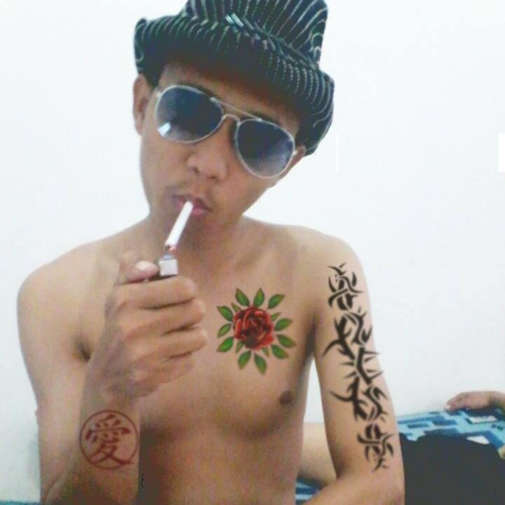 I don't like the drugs but the drugs like me.        m/