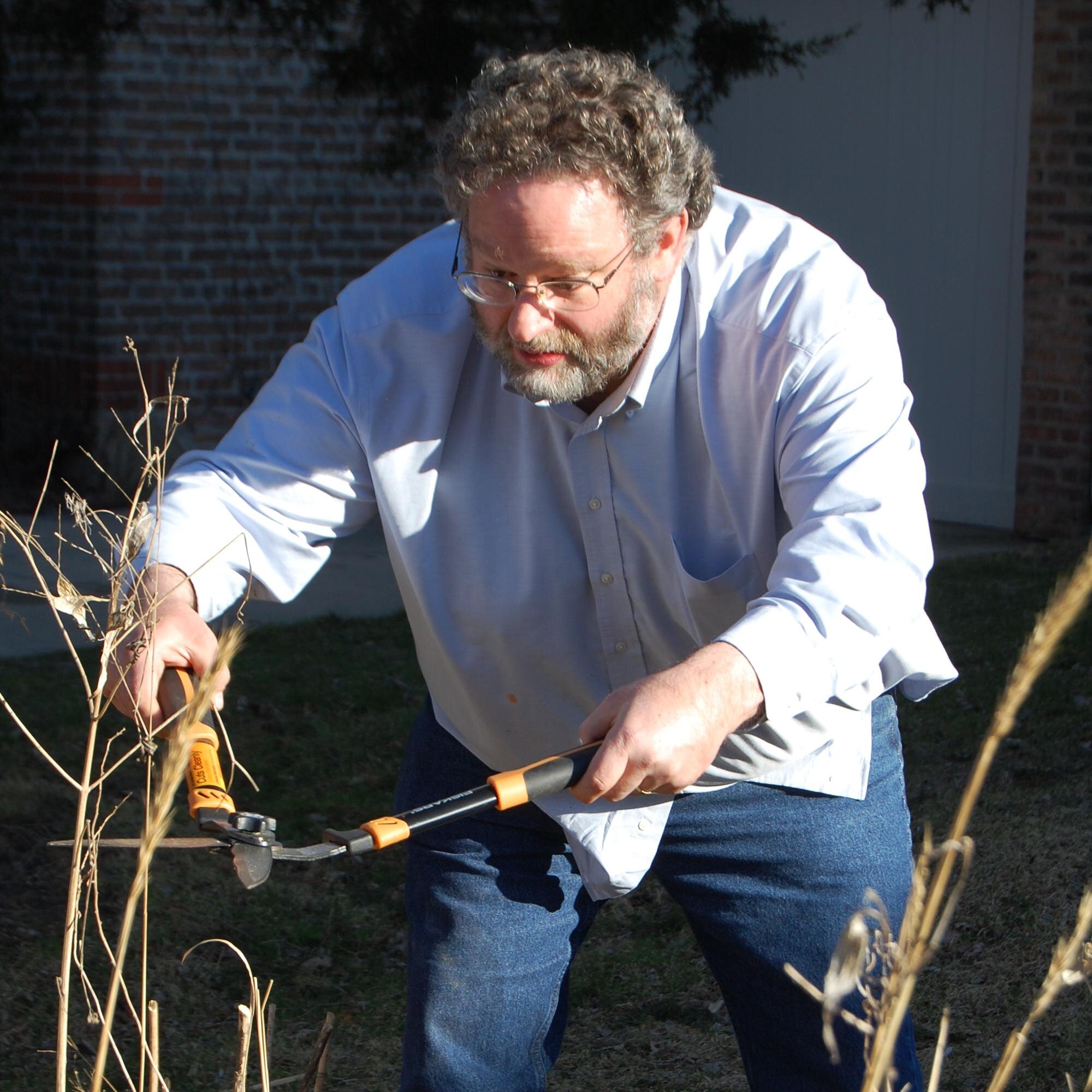 Gardener, garden blogger, native plant and habitat gardening enthusiast.