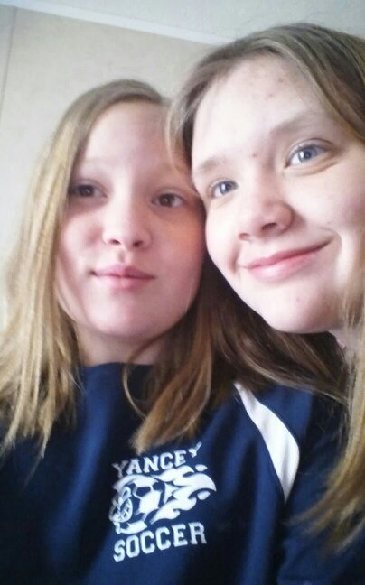 Sup in lexi I like to sing ,play basketball and softball ,read,and be with my friends and be crazy