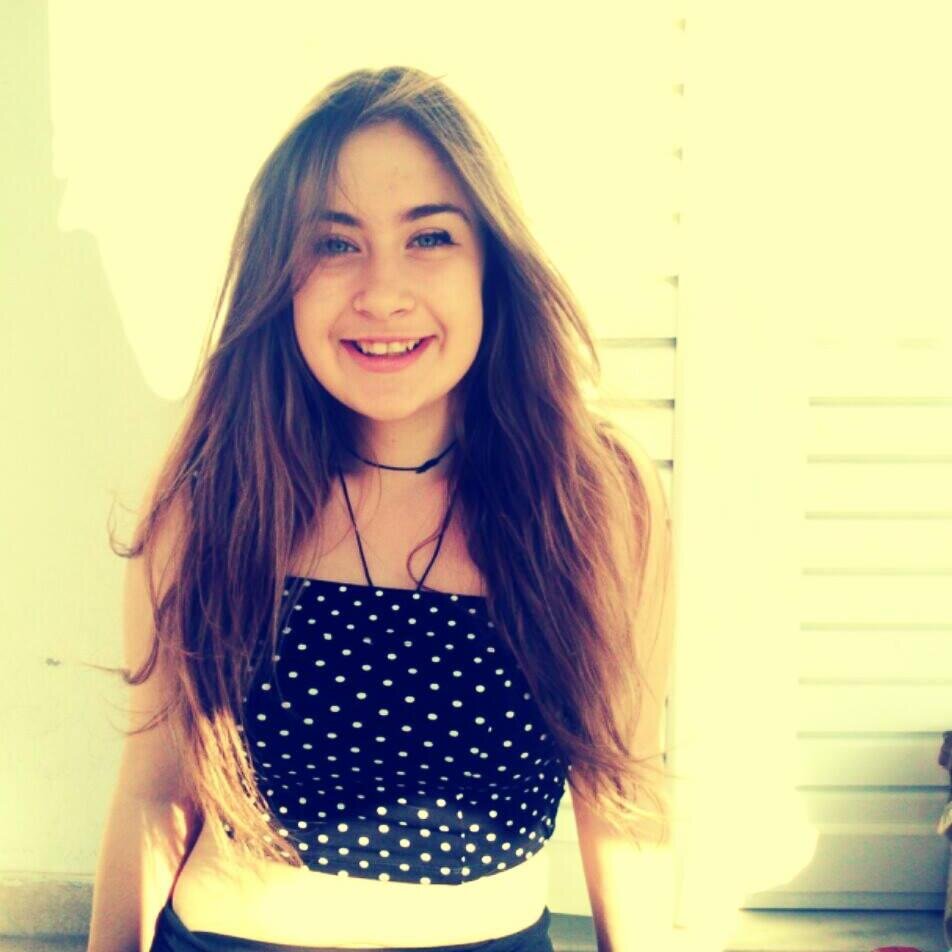 Yasal Uyarı : ' Kımseye alısmayın .. ' Sevdalık gönüllü yanmak demektir. Beterdir.