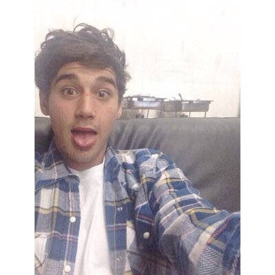 lukeeeperfect's profile picture. 