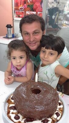 Casada com meu grande amor José Marcio, tenho duas pedras preciosas meus filhos Marcio Filho e Duda. Bacharel em Ciências Contábeis.