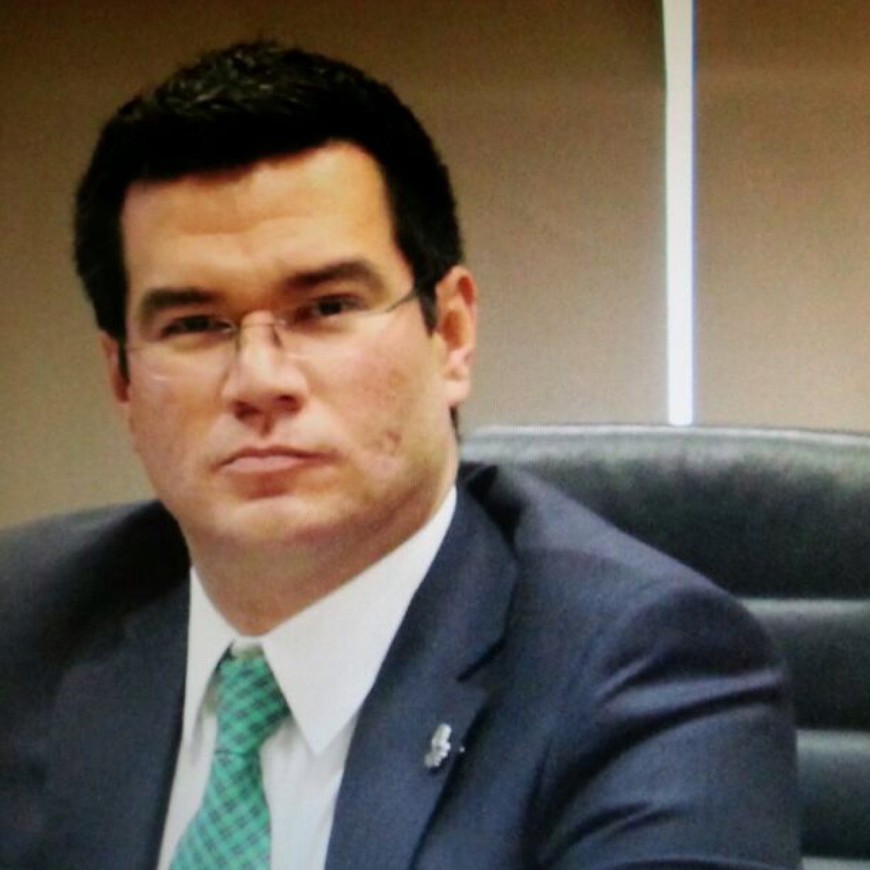 Papá de Ponchito y Emmanuel; Mex-Tamps, LC y Mtro en Administración y Políticas Públicas con Mención Honorífica, Servidor público, Comprometido con México