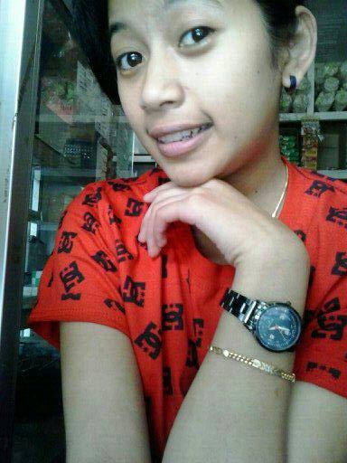 31januari1998 |  :-* || cukup bahagia dengan keadaan yg seperti ini. senyumin aja :-)