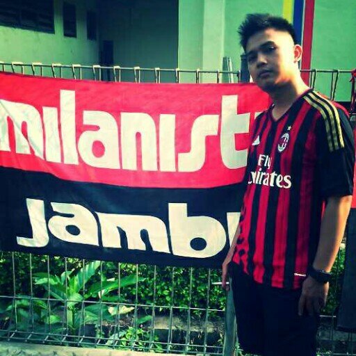 Ufficialle il Capo di Milanisti Indonesia basis Ungaran | part of @Abii_Noei | member of @MilanistiOrId 010-111 | Telkomsel Warrior 082136311899