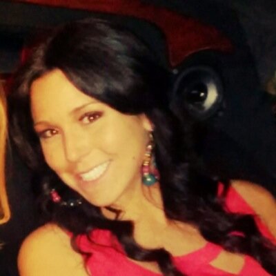 AndreaDStowell's profile picture. ☔ Seattle girl | Painter | Music Lover | Dog Mom to Lola | Wifey | Auntie to #lemmondrop | ☀️ Beach Bum | Libra ♎️ | Ad Guru