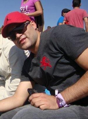 Locutor, Productor, .Comunicologo, amante de la Vida, Poeta y loco Mexicano de nacimiento Guatemalteco de Corazón, RojiBLanco, chiva de Corazon
