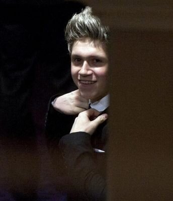 I'm Niall. I'm in a band. I sing and play with strings on it.