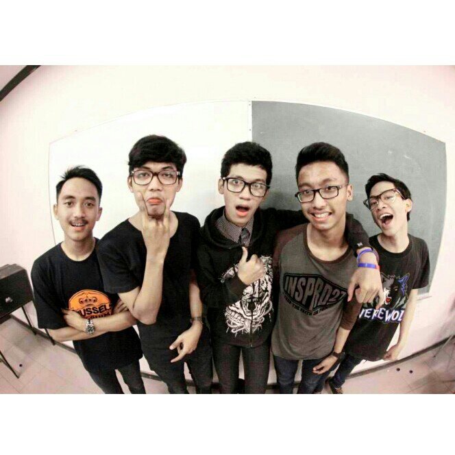 entertaintoffcl's profile picture. Pop Punk! We are Entertainer's: @hafizdioka @riandevan @riskinauvalA @Dimasranggaarya @VirgioPanduW | NEW SONGS! Check fav. | Cp. 081289557037