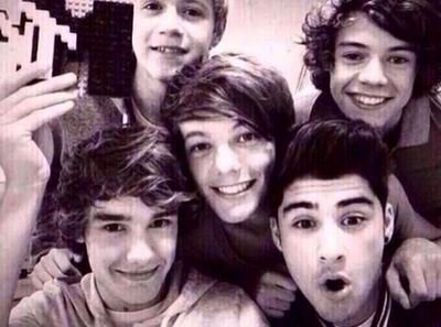 hello, i am just a 1D and 5SOS fan account!!! Luke, Ashton, | Harry, and Liam are my life. never give up on your dreams- Harry. 8/9/14 ~WWAT