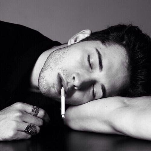 Versace promises I will dolce vita.
