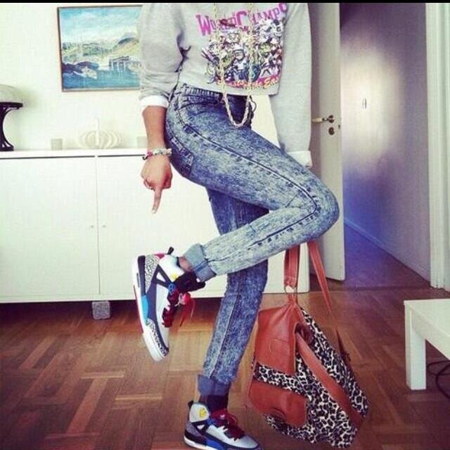 j'ai 17ans et je suis née pour les vans c ca la vie allez si vous n'etes pas content ca veu dire ke ca l jalousie